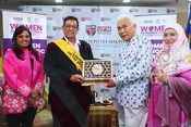 Naib Canselor UPM Terima Anugerah “Leader of the Decade”