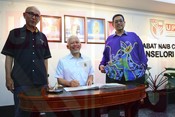 Kunjungan hormat delegasi Yayasan Pahang