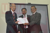 Sumbangan Buku Oleh Prof Emeritus Dr Chin Hoong Fong ke Perpustakaan Sultan Abdul Samad, UPM